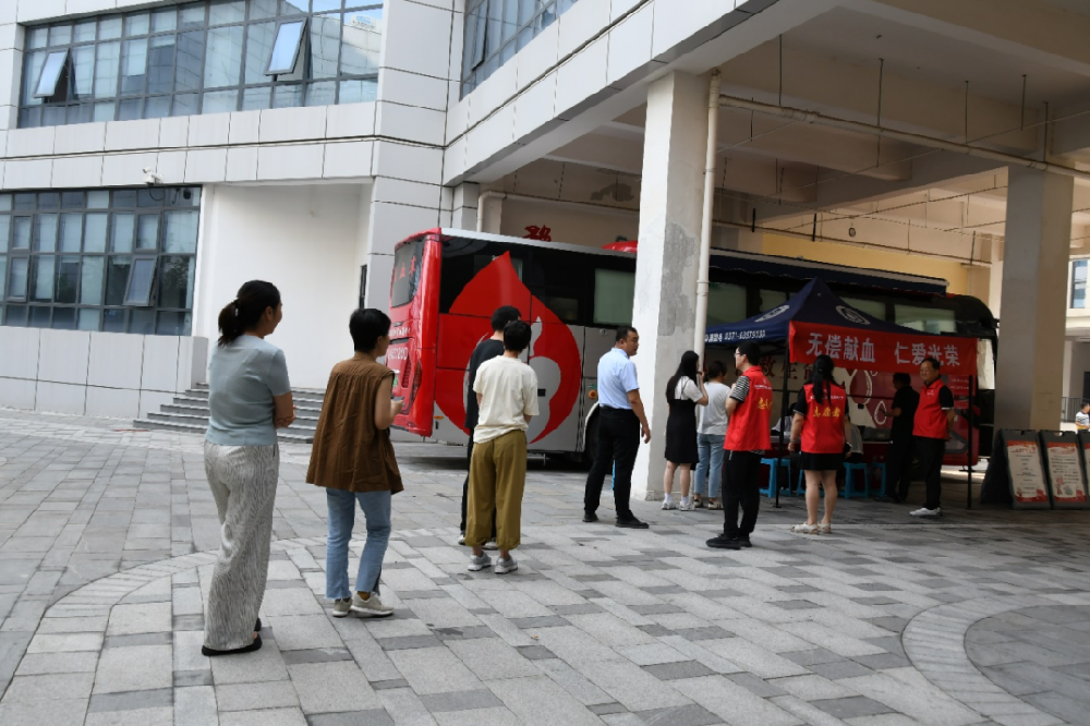 【黨建園地】無償獻(xiàn)血 仁愛光榮丨鄭投產(chǎn)業(yè)園黨支部組織開展無償獻(xiàn)血活動